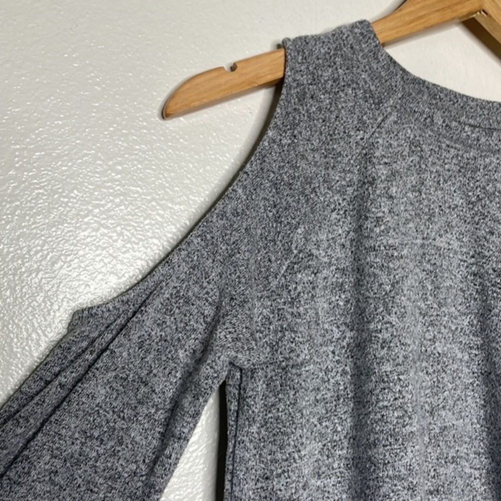 Abercrombie & Fitch Cold Shoulder Long Sleeve Top sz Med Gray - Picture 2 of 4